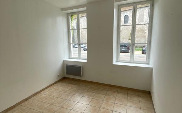 Appartement à louer    3 pièces •  Léré