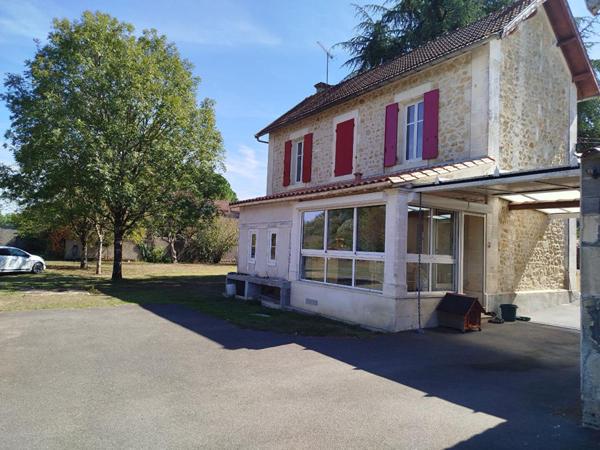 Jarnac Maison 6 pièce(s) + dépendances + parc boisé 1 ha + source potable