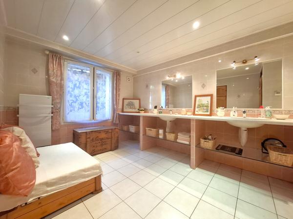 Charmante Maison Type 4 avec Garage et Dépendances - Briançon Centre-Ville