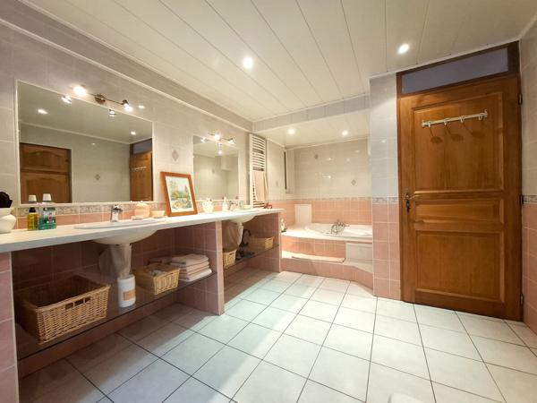 Charmante Maison Type 4 avec Garage et Dépendances - Briançon Centre-Ville