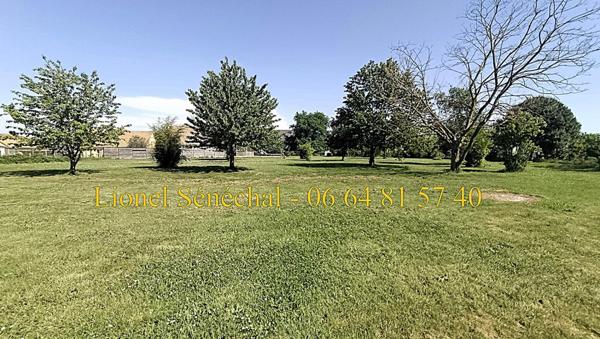 Terrain à bâtir avec de 4852 m2 à Montbizot