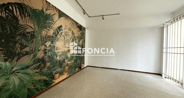 Location Local commercial 6 pièces 250 m² - Orange 84100