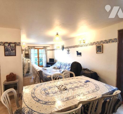 ARLES quartier Le Sambuc, 
Maison de plain-pied sur un terrain de 145m² comprenant: cuisine, s...