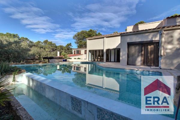 Maison à vendre à Uchaux - 205m² avec piscine et potentiel de gîtes