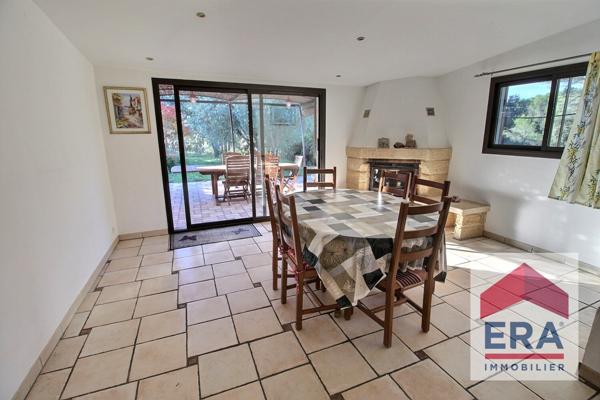 Maison à vendre à Uchaux - 205m² avec piscine et potentiel de gîtes