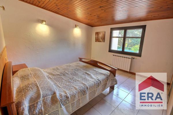 Maison à vendre à Uchaux - 205m² avec piscine et potentiel de gîtes