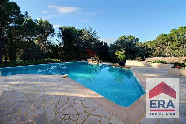 Maison à vendre à Uchaux - 205m² avec piscine et potentiel de gîtes