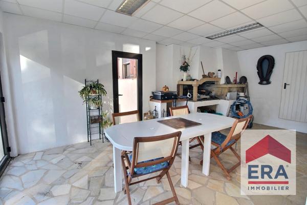 Maison à vendre à Uchaux - 205m² avec piscine et potentiel de gîtes