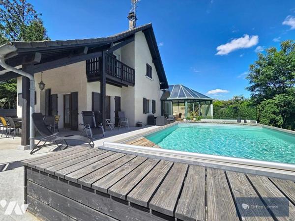 Maison familiale de type 5 – 182 m² avec vue dégagée, piscine et terrain arboré de 1 715 m²