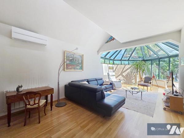 Maison familiale de type 5 – 182 m² avec vue dégagée, piscine et terrain arboré de 1 715 m²