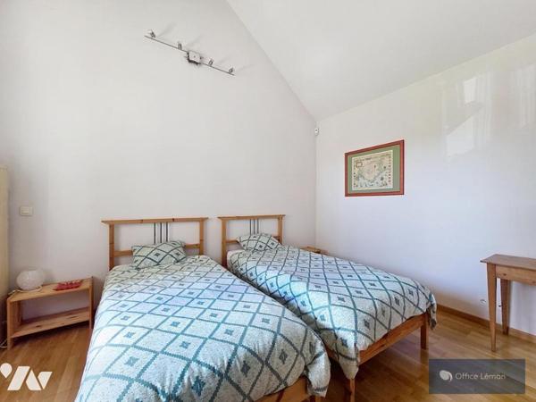 Maison familiale de type 5 – 182 m² avec vue dégagée, piscine et terrain arboré de 1 715 m²