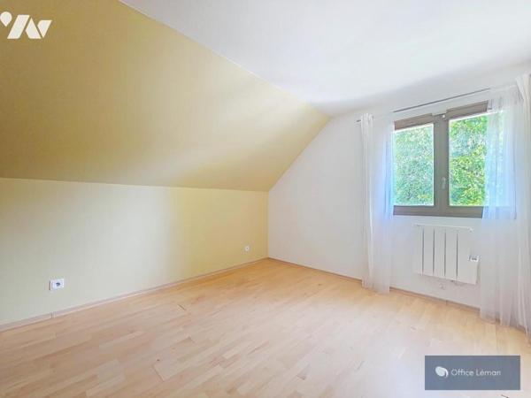 Maison familiale de type 5 – 182 m² avec vue dégagée, piscine et terrain arboré de 1 715 m²