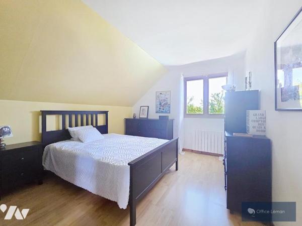 Maison familiale de type 5 – 182 m² avec vue dégagée, piscine et terrain arboré de 1 715 m²