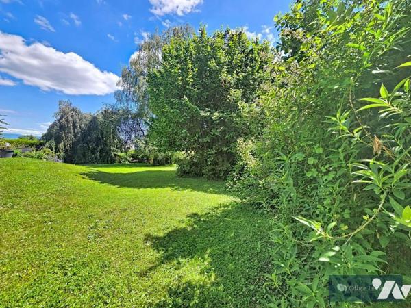 Maison familiale de type 5 – 182 m² avec vue dégagée, piscine et terrain arboré de 1 715 m²