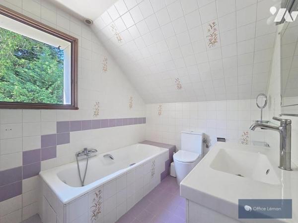 Maison familiale de type 5 – 182 m² avec vue dégagée, piscine et terrain arboré de 1 715 m²