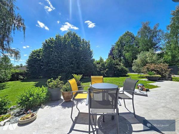 Maison familiale de type 5 – 182 m² avec vue dégagée, piscine et terrain arboré de 1 715 m²