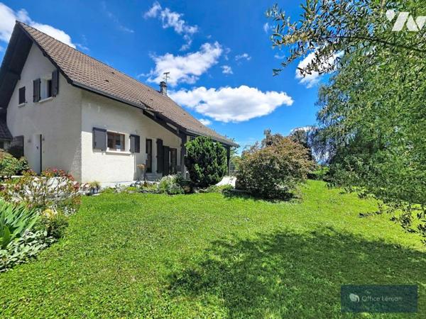 Maison familiale de type 5 – 182 m² avec vue dégagée, piscine et terrain arboré de 1 715 m²
