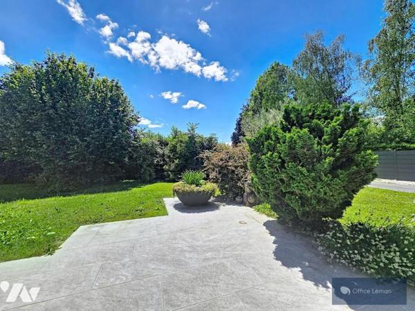 Maison familiale de type 5 – 182 m² avec vue dégagée, piscine et terrain arboré de 1 715 m²