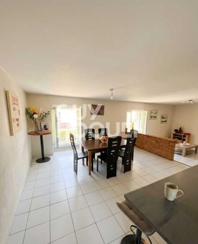 À vendre Local commercial  + Appartement en duplex, centre de Baud