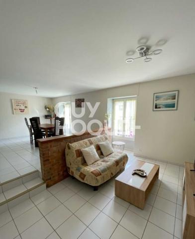 À vendre Local commercial  + Appartement en duplex, centre de Baud