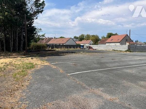 TERRAIN CONSTRUCTIBLE / PARKING COSNE D'ALLIER