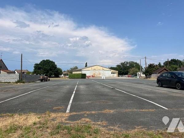 TERRAIN CONSTRUCTIBLE / PARKING COSNE D'ALLIER