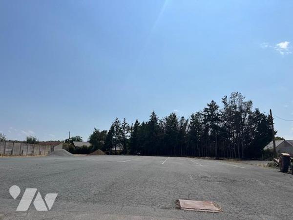 TERRAIN CONSTRUCTIBLE / PARKING COSNE D'ALLIER