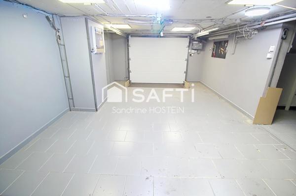 Maison avec 3 chambres, garage, 2 terrasses, jardin et piscine chauffée.