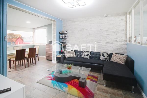 Maison avec 3 chambres, garage, 2 terrasses, jardin et piscine chauffée.