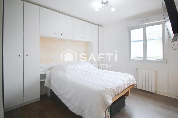 Maison avec 3 chambres, garage, 2 terrasses, jardin et piscine chauffée.