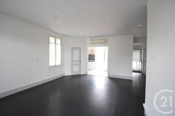 Appartement T4 à vendre  4 pièces - 85,73 m 2   BELLERIVE SUR ALLIER  - 03
