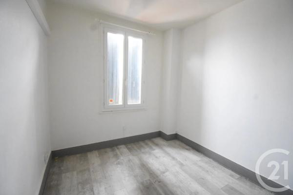 Appartement T4 à vendre  4 pièces - 85,73 m 2   BELLERIVE SUR ALLIER  - 03