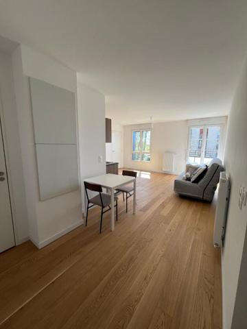 Grand Studio de 40,70 m2 - Meublé - avec balcon