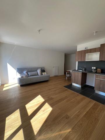 Grand Studio de 40,70 m2 - Meublé - avec balcon