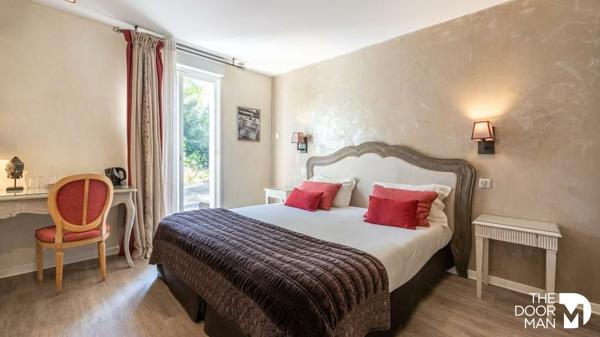 Commerce - À vendre - 850 m² - LE LAVANDOU | The Door Man