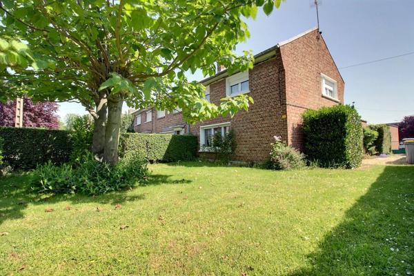 Maison des Enfants | Semi-individuelle de 113 m² à rénover avec garage et jardin