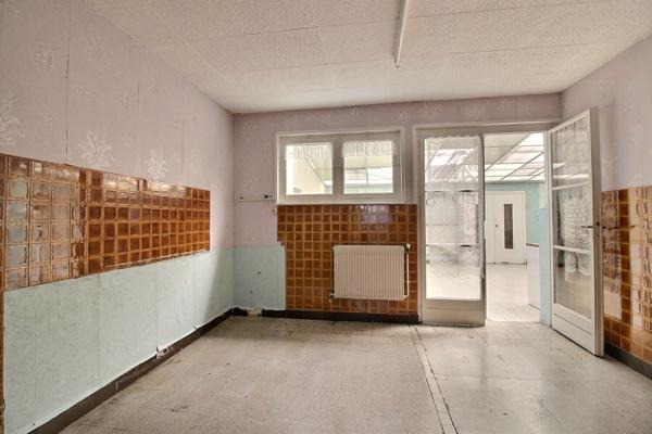 Maison des Enfants | Semi-individuelle de 113 m² à rénover avec garage et jardin
