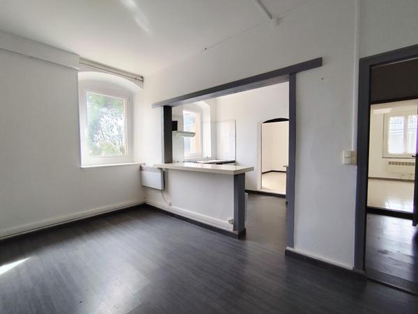 Immeuble de rapport 4 appartements et une maison