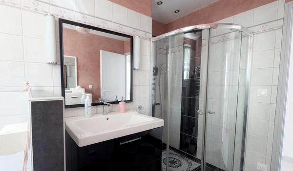EYGUIÈRES (13) | Villa familiale de 165 m² avec 5 chambres, piscine et garage de 42 m² proche du centre village