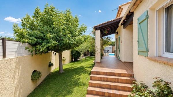 EYGUIÈRES (13) | Villa familiale de 165 m² avec 5 chambres, piscine et garage de 42 m² proche du centre village