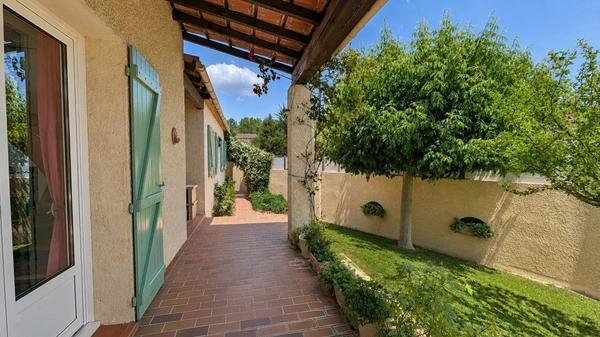EYGUIÈRES (13) | Villa familiale de 165 m² avec 5 chambres, piscine et garage de 42 m² proche du centre village