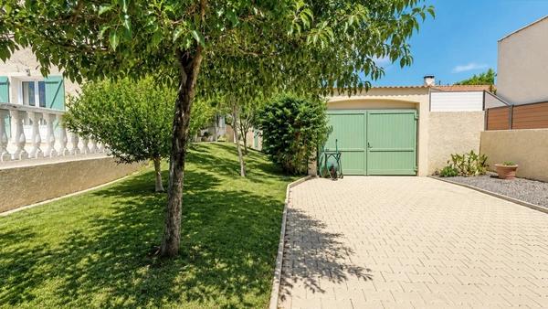 EYGUIÈRES (13) | Villa familiale de 165 m² avec 5 chambres, piscine et garage de 42 m² proche du centre village