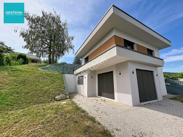 A vendre sur EPAGNY METZ-TESSY une maison contemporaine de 5 pièces de 141 m², avec terrasse, jardin et garage