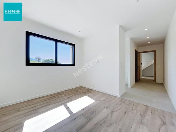 A vendre sur EPAGNY METZ-TESSY une maison contemporaine de 5 pièces de 141 m², avec terrasse, jardin et garage