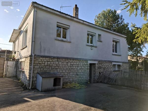 Maison à vendre à Saintes en Charente-Maritime (17100), ref : 17111-656