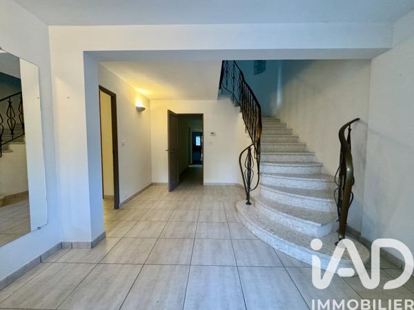 Maison à vendre 8 pièces 221 m² Nîmes