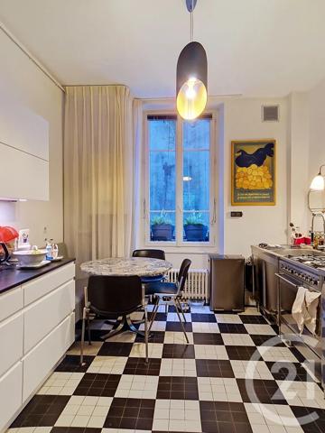 Appartement T6 à vendre  6 pièces - 131,57 m 2   ROYAT  - 63