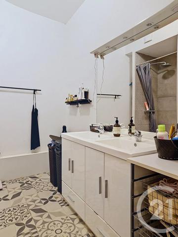 Appartement T6 à vendre  6 pièces - 131,57 m 2   ROYAT  - 63