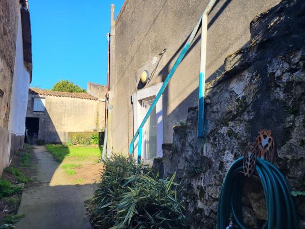 Maison à vendre 4 pièces SAINT JOUIN DE MARNES (79) Terrain 318 m²