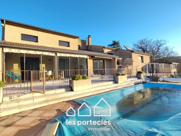 villa avec piscine de 138m2 habitables environ sur 1512m2 de terrain